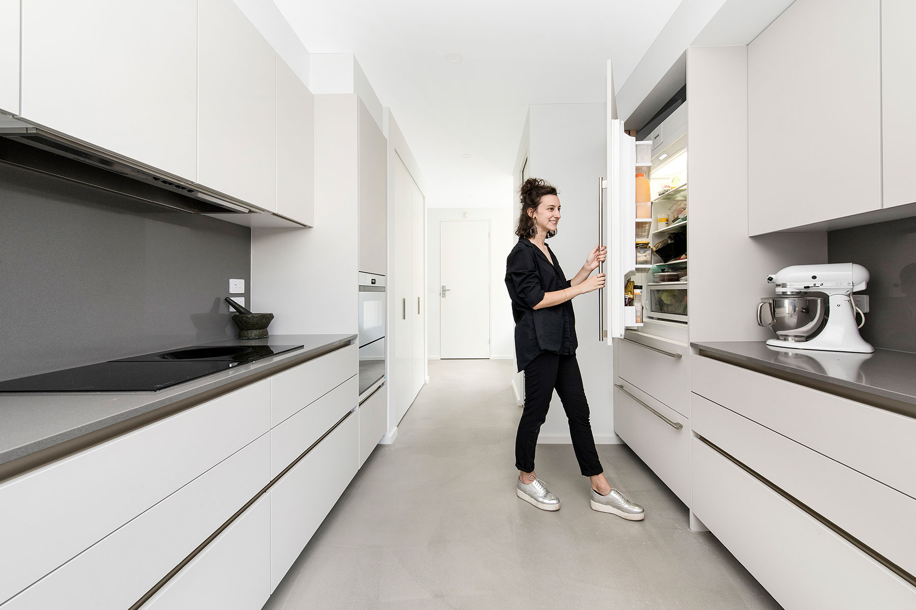 Stylish, contemporary entertainer gallery image