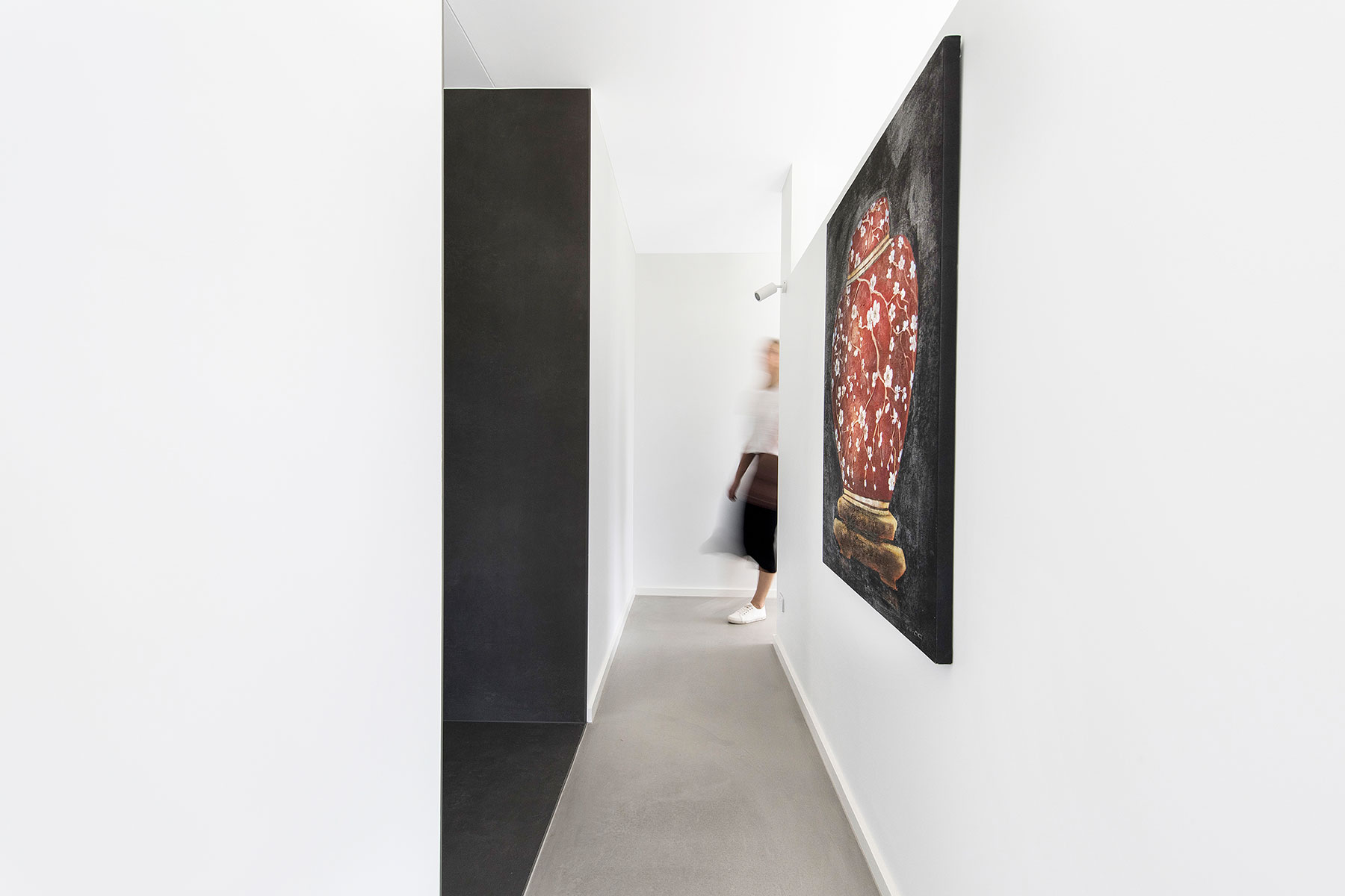 Stylish, contemporary entertainer gallery image